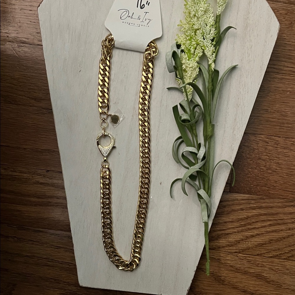 Oak & Ivy boutique necklace 16” gold with carabiner